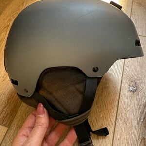Gray Giro Snowboard Helmet size Adult Medium